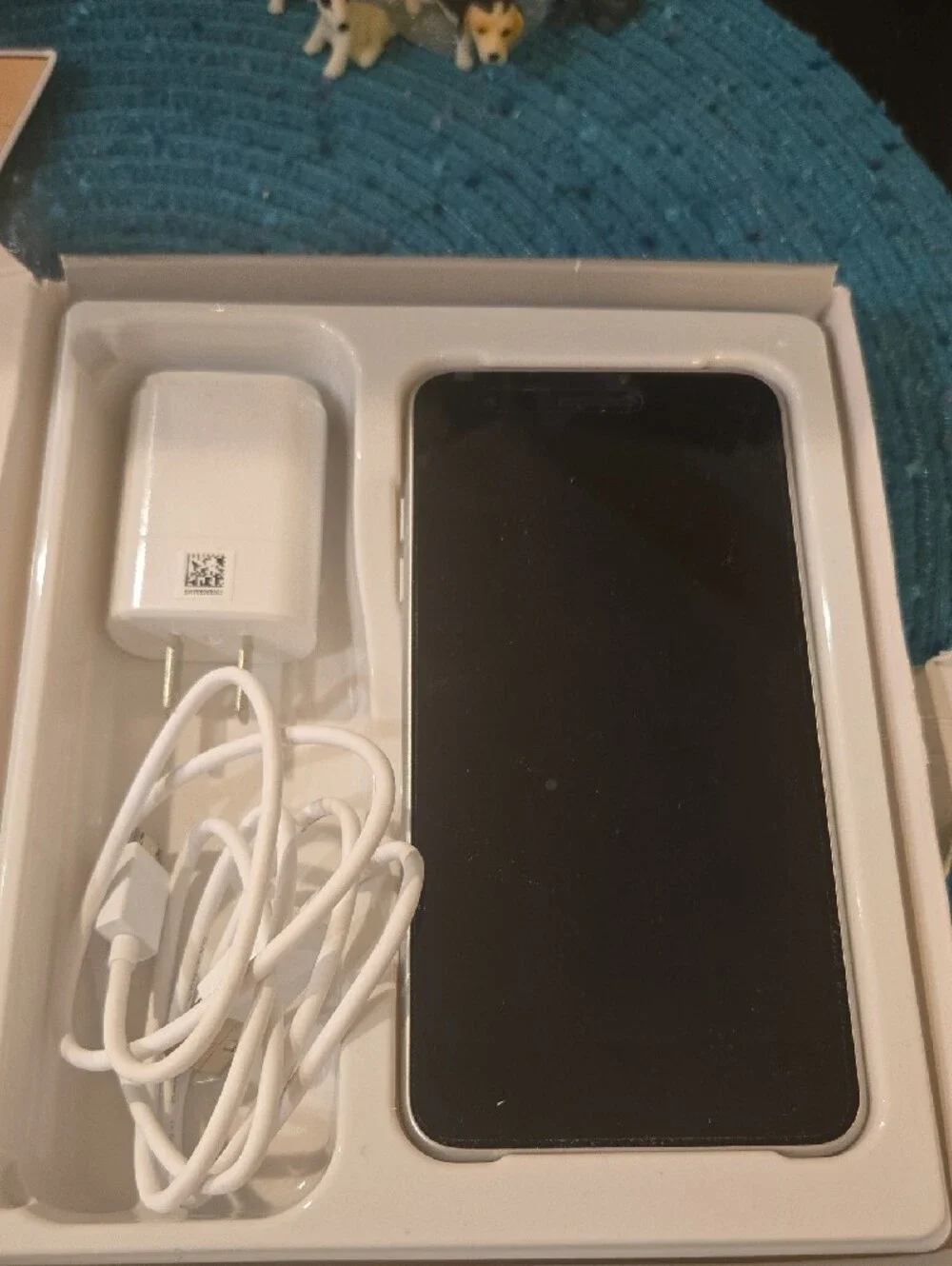 LG Tribute Empire White Retail Box With LG CELL PHONE